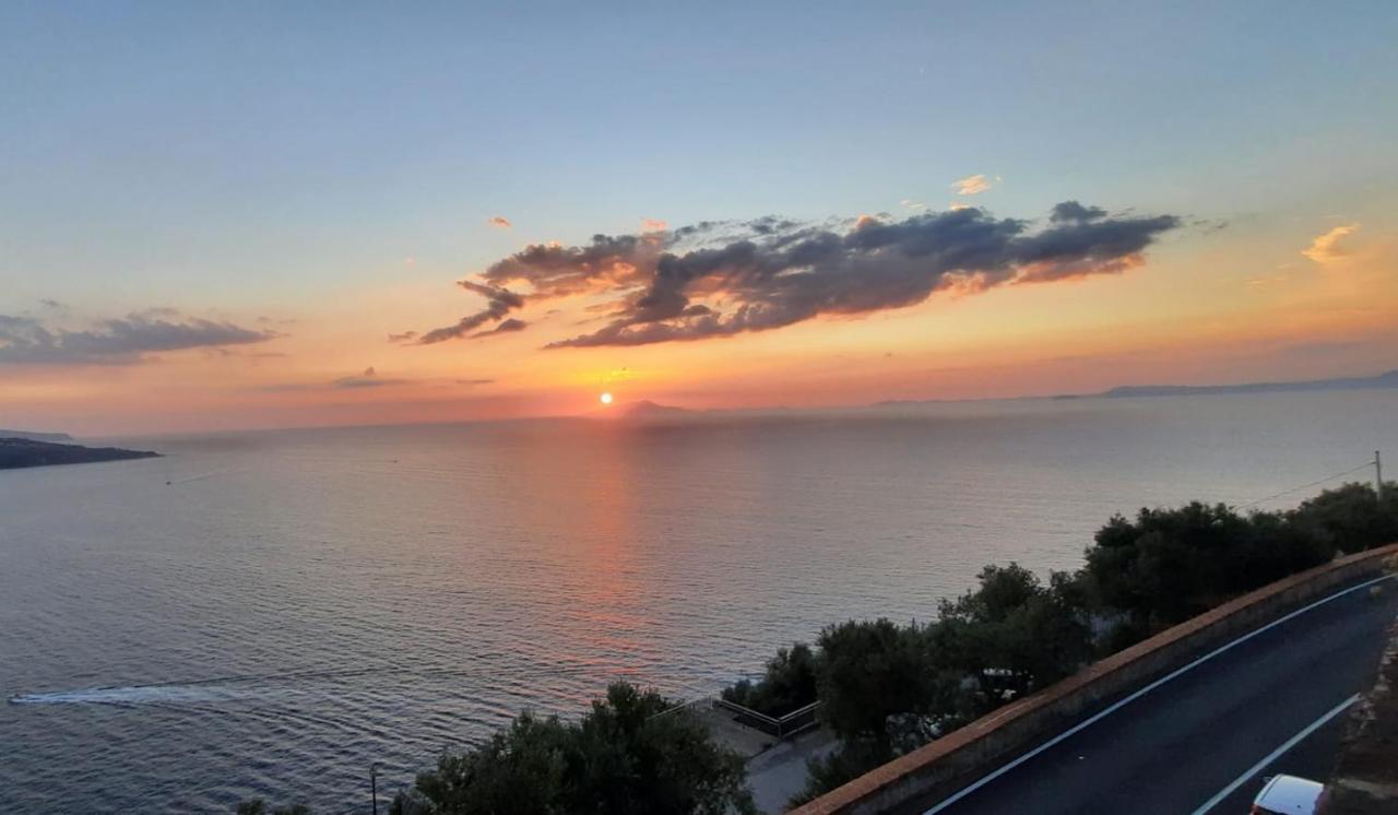 ヴィーコ・エクエンセBella Vista House-Sorrento Coast - Free Parking-Solariumアパートメント エクステリア 写真